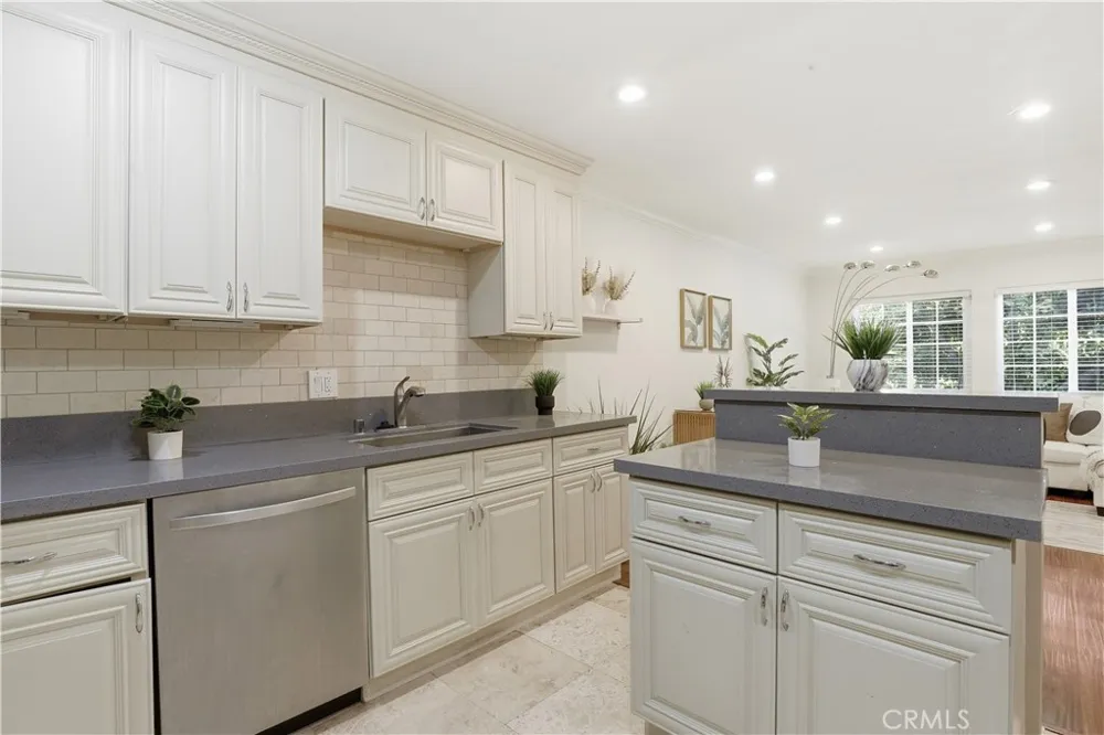 4189 Vineland Avenue #111 Studio City, CA 91602