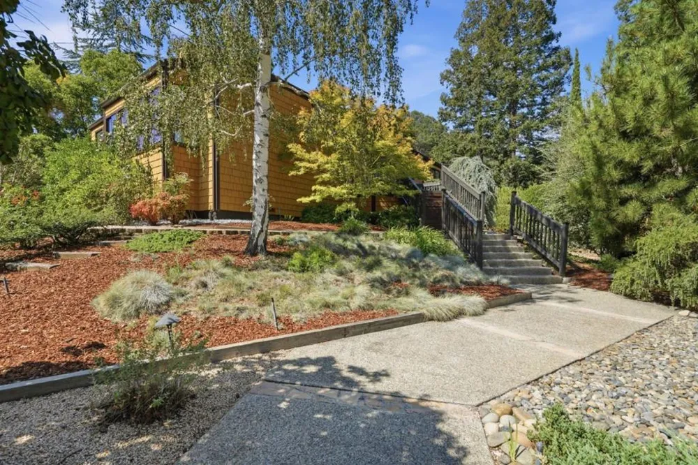 202 Granada Way Los Gatos, CA 95032
