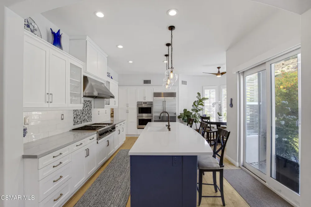 6167 Deerhill Road Oak Park, CA 91377