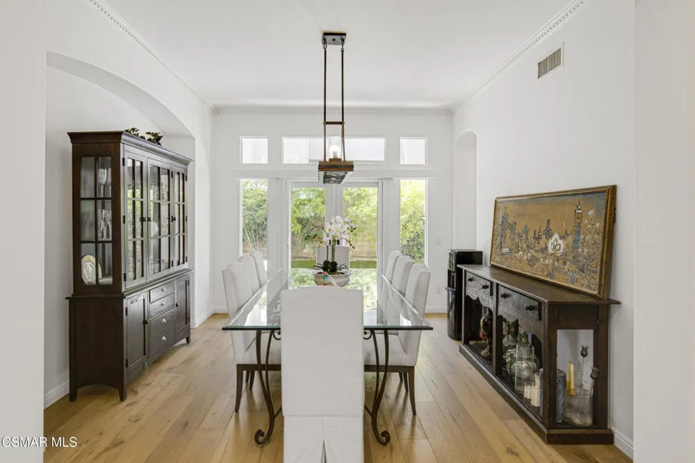 6167 Deerhill Road Oak Park, CA 91377