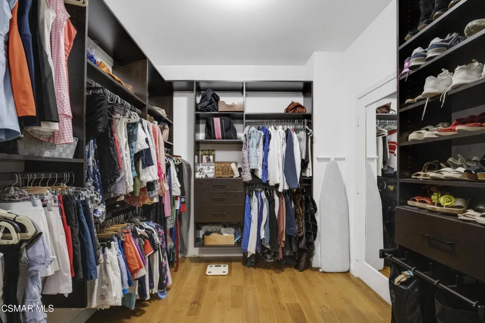 6167 Deerhill Road Oak Park, CA 91377