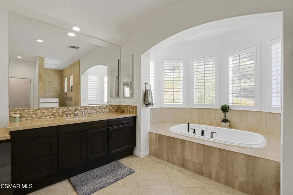 6167 Deerhill Road Oak Park, CA 91377