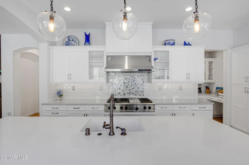 6167 Deerhill Road Oak Park, CA 91377