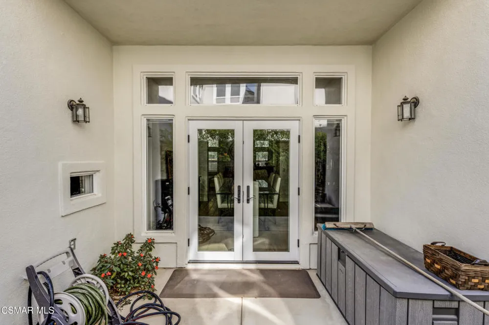 6167 Deerhill Road Oak Park, CA 91377