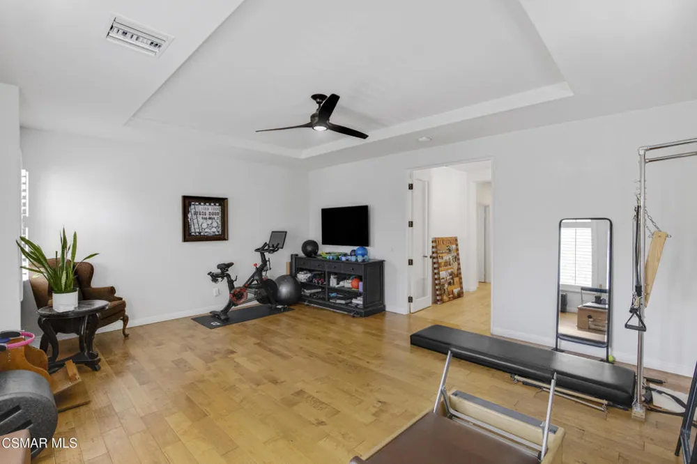 6167 Deerhill Road Oak Park, CA 91377