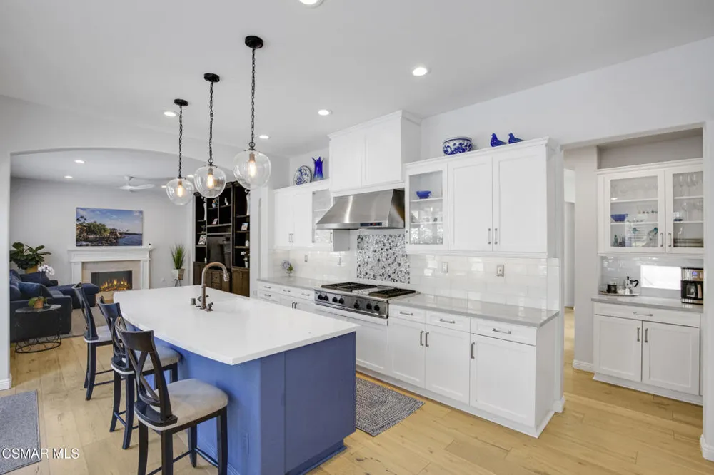 6167 Deerhill Road Oak Park, CA 91377
