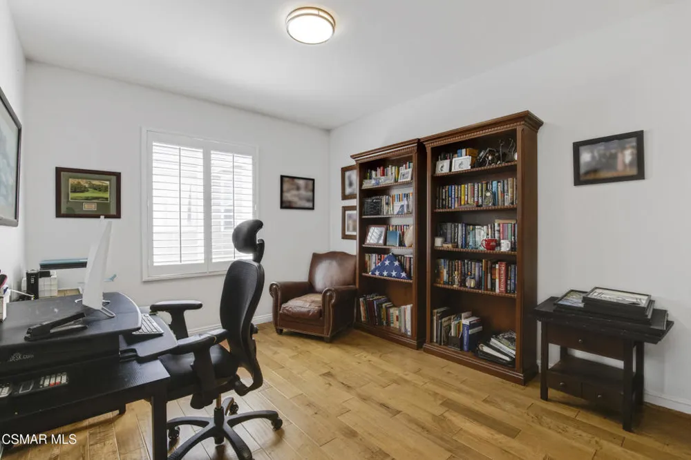 6167 Deerhill Road Oak Park, CA 91377