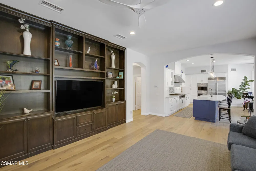 6167 Deerhill Road Oak Park, CA 91377