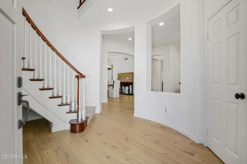 6167 Deerhill Road Oak Park, CA 91377