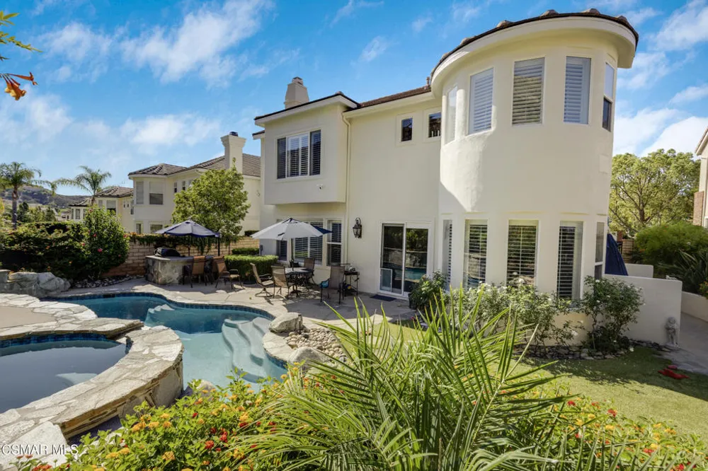 6167 Deerhill Road Oak Park, CA 91377
