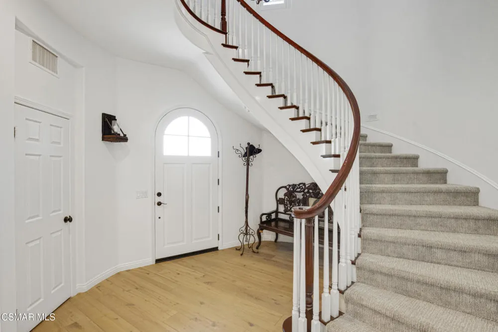 6167 Deerhill Road Oak Park, CA 91377