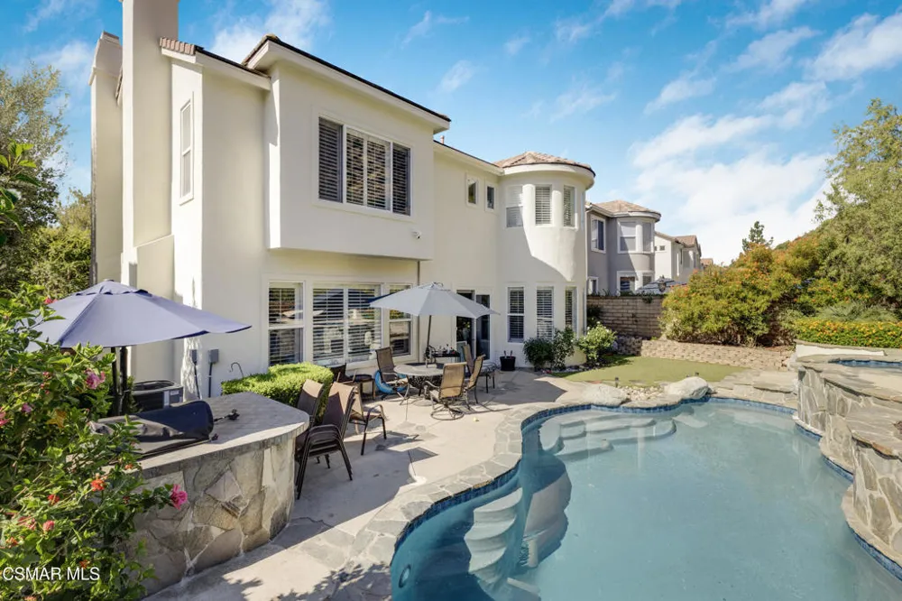 6167 Deerhill Road Oak Park, CA 91377