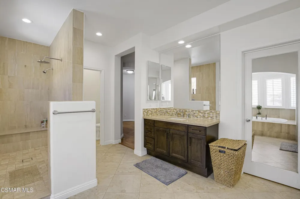 6167 Deerhill Road Oak Park, CA 91377