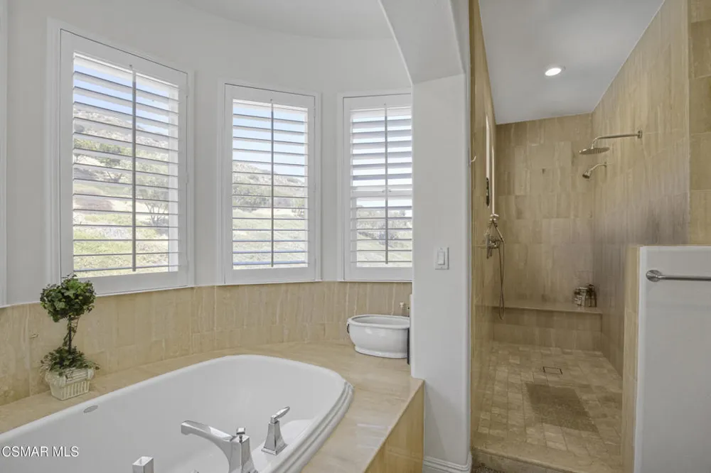 6167 Deerhill Road Oak Park, CA 91377