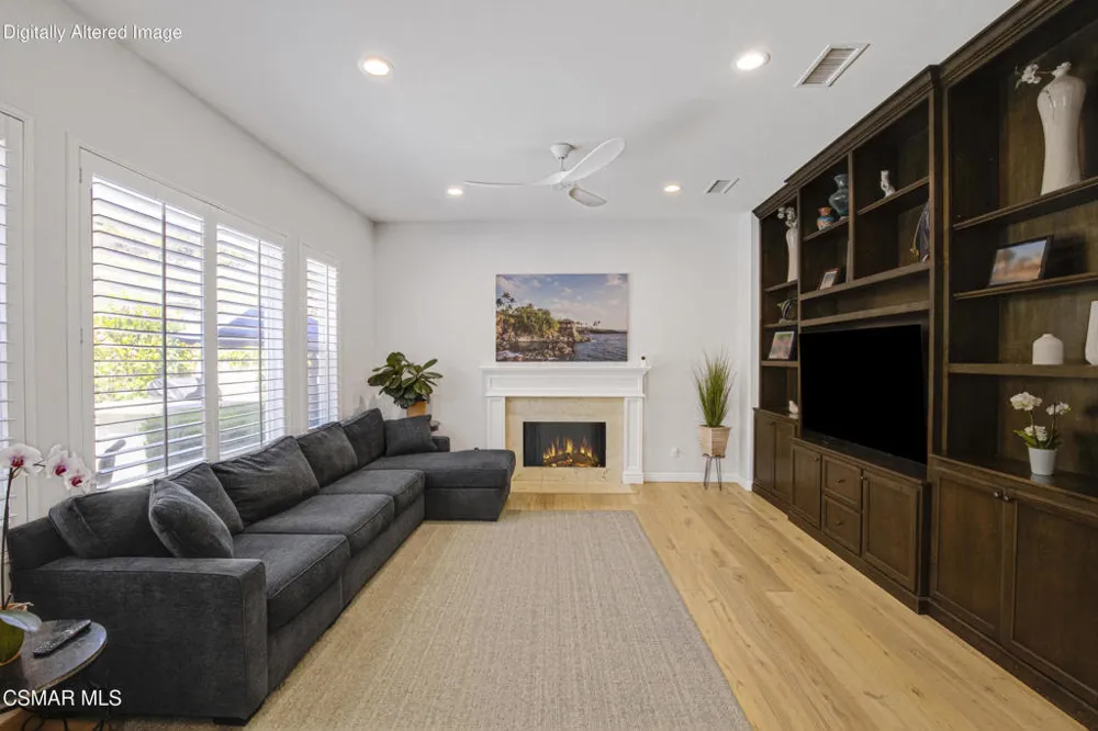 6167 Deerhill Road Oak Park, CA 91377