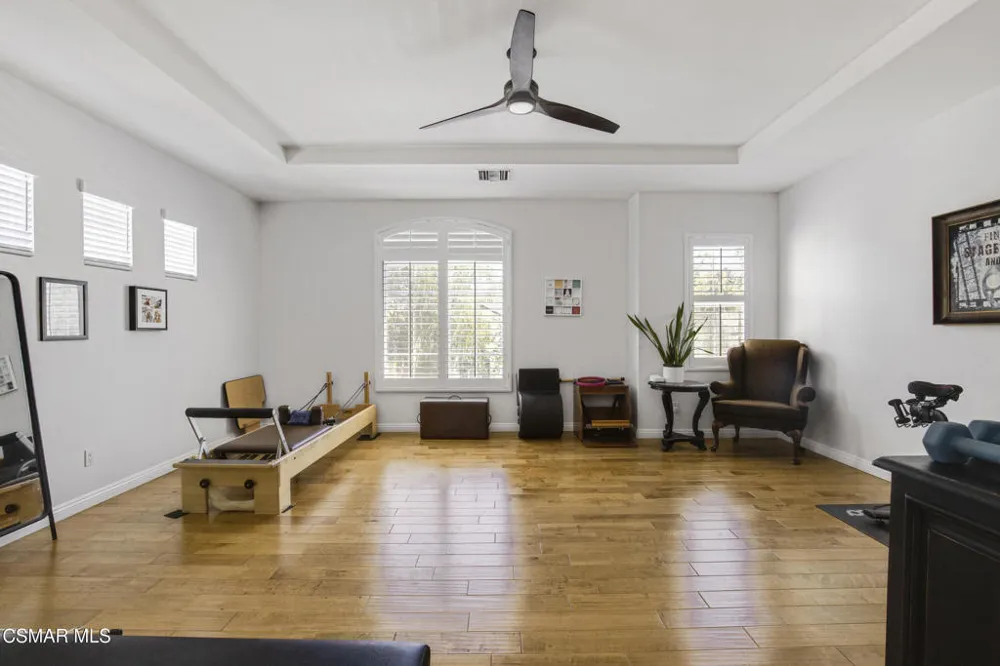 6167 Deerhill Road Oak Park, CA 91377