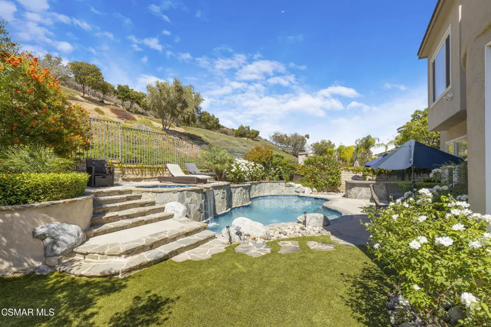 6167 Deerhill Road Oak Park, CA 91377