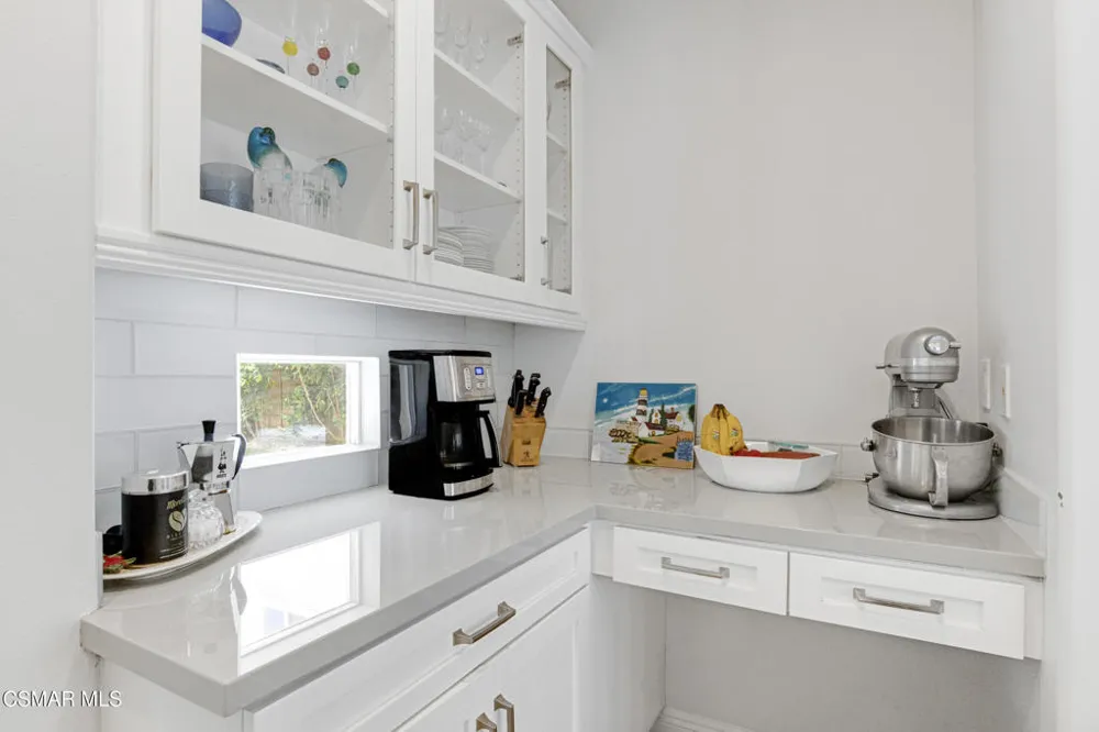 6167 Deerhill Road Oak Park, CA 91377