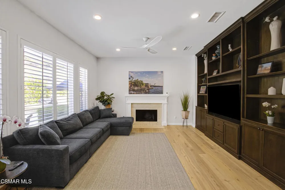 6167 Deerhill Road Oak Park, CA 91377