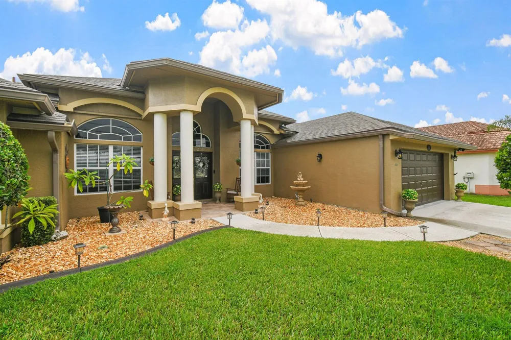390 SW Jeanne Avenue Port St. Lucie, FL 34953