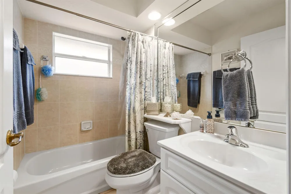 390 SW Jeanne Avenue Port St. Lucie, FL 34953