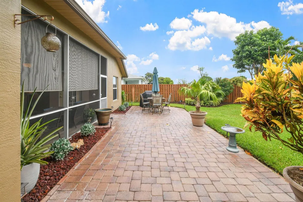 390 SW Jeanne Avenue Port St. Lucie, FL 34953