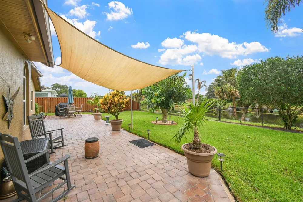 390 SW Jeanne Avenue Port St. Lucie, FL 34953