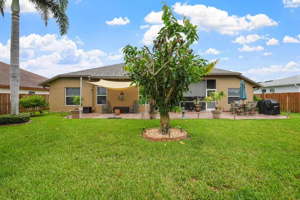 390 SW Jeanne Avenue Port St. Lucie, FL 34953