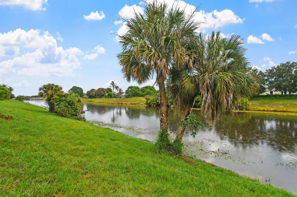 390 SW Jeanne Avenue Port St. Lucie, FL 34953