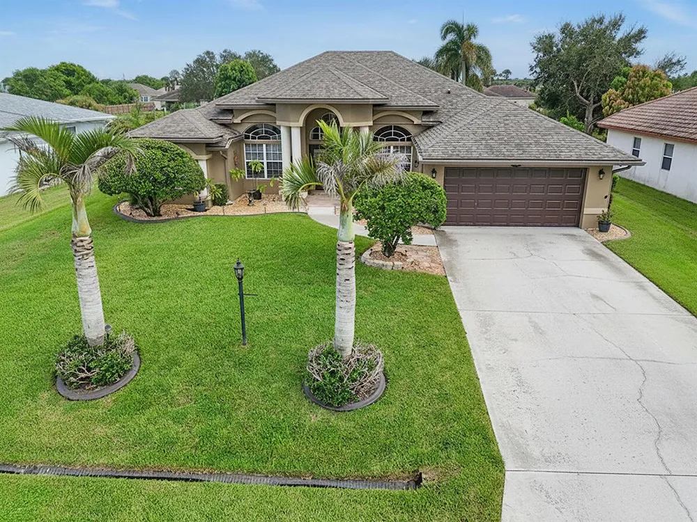 390 SW Jeanne Avenue Port St. Lucie, FL 34953