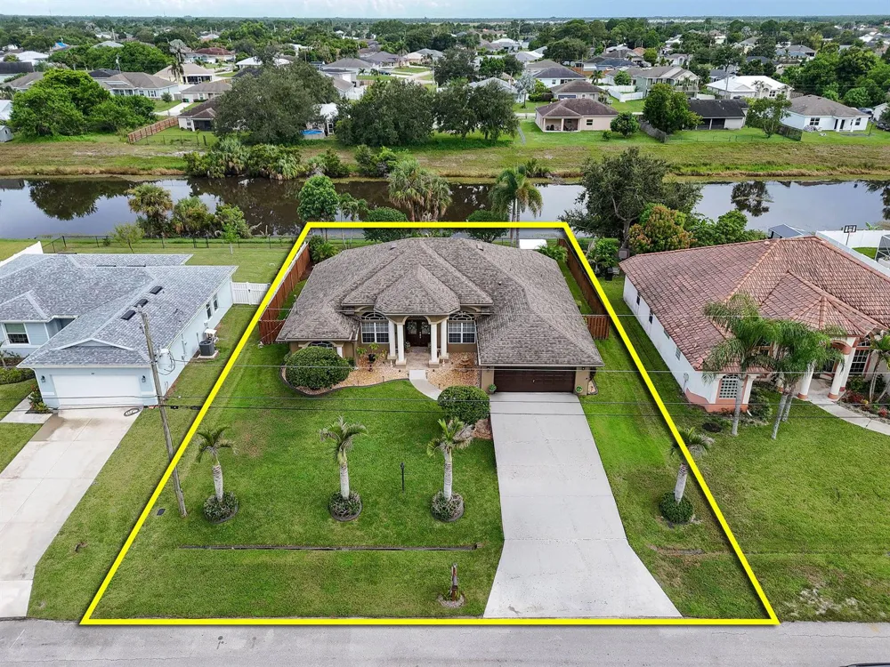 390 SW Jeanne Avenue Port St. Lucie, FL 34953