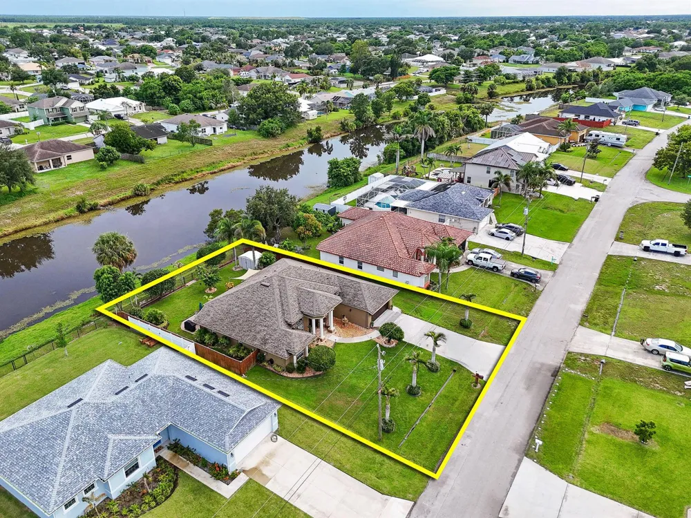 390 SW Jeanne Avenue Port St. Lucie, FL 34953