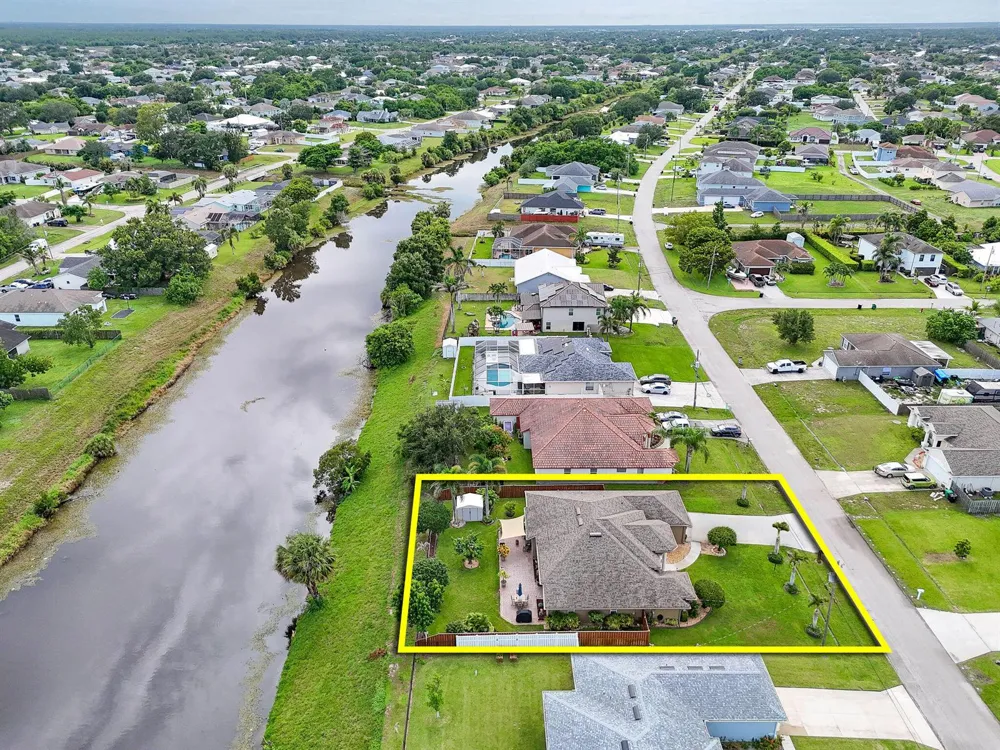 390 SW Jeanne Avenue Port St. Lucie, FL 34953