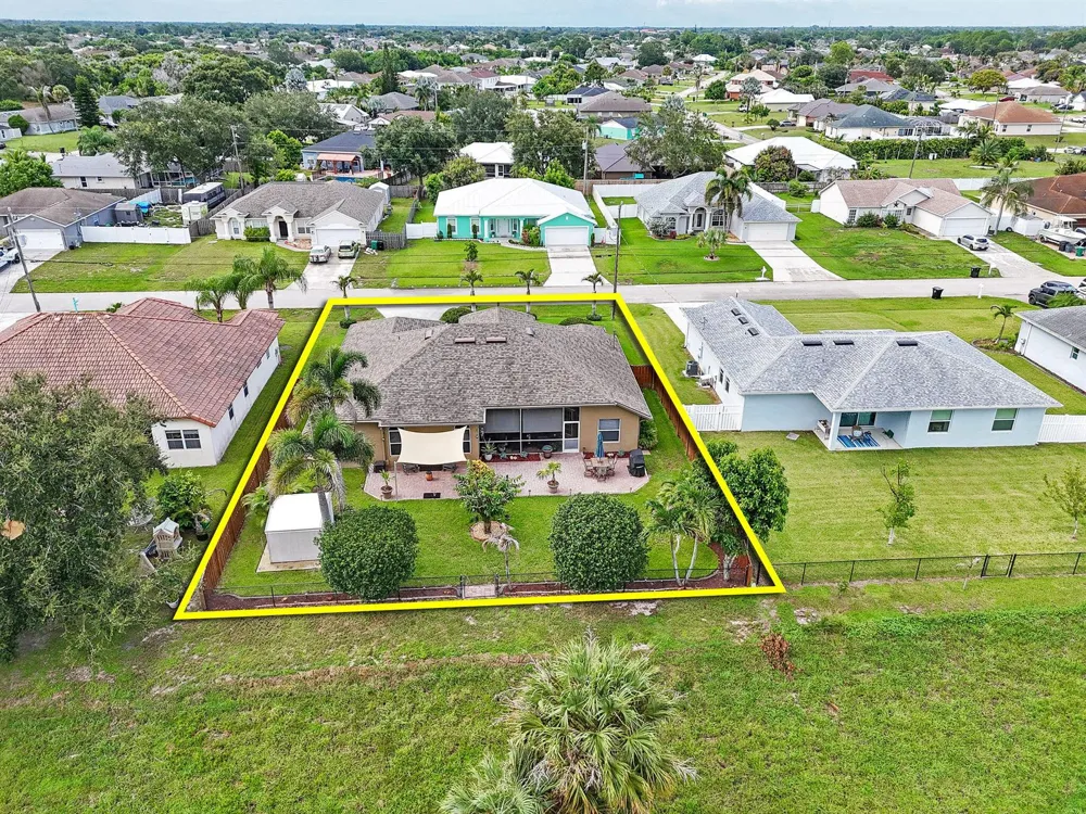 390 SW Jeanne Avenue Port St. Lucie, FL 34953