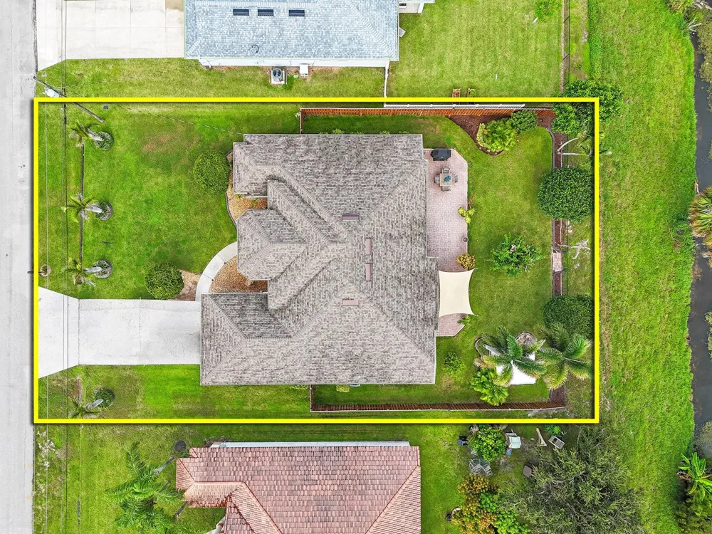 390 SW Jeanne Avenue Port St. Lucie, FL 34953