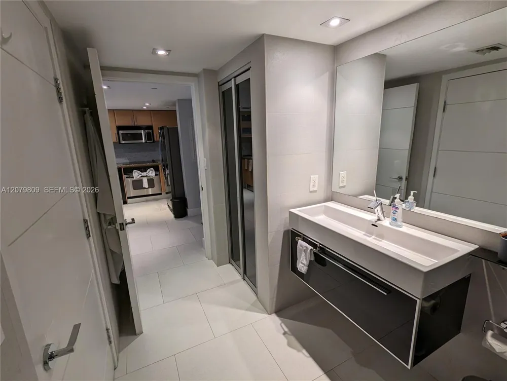 2101 Brickell Ave #1104 Miami, FL 33129