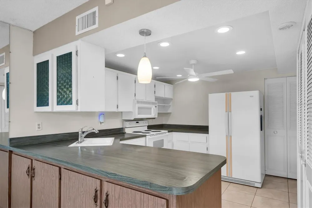 1655 S HIGHLAND AVENUE #J194 Clearwater, FL 33756