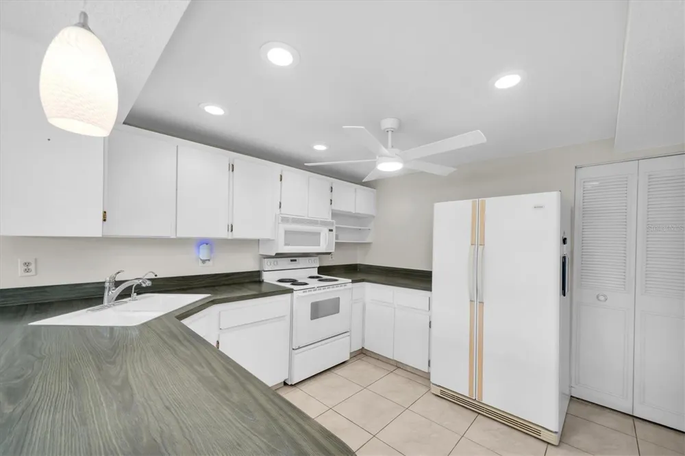1655 S HIGHLAND AVENUE #J194 Clearwater, FL 33756