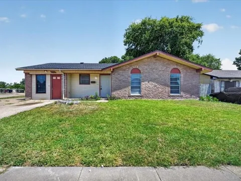 3205 Pacesetter Drive