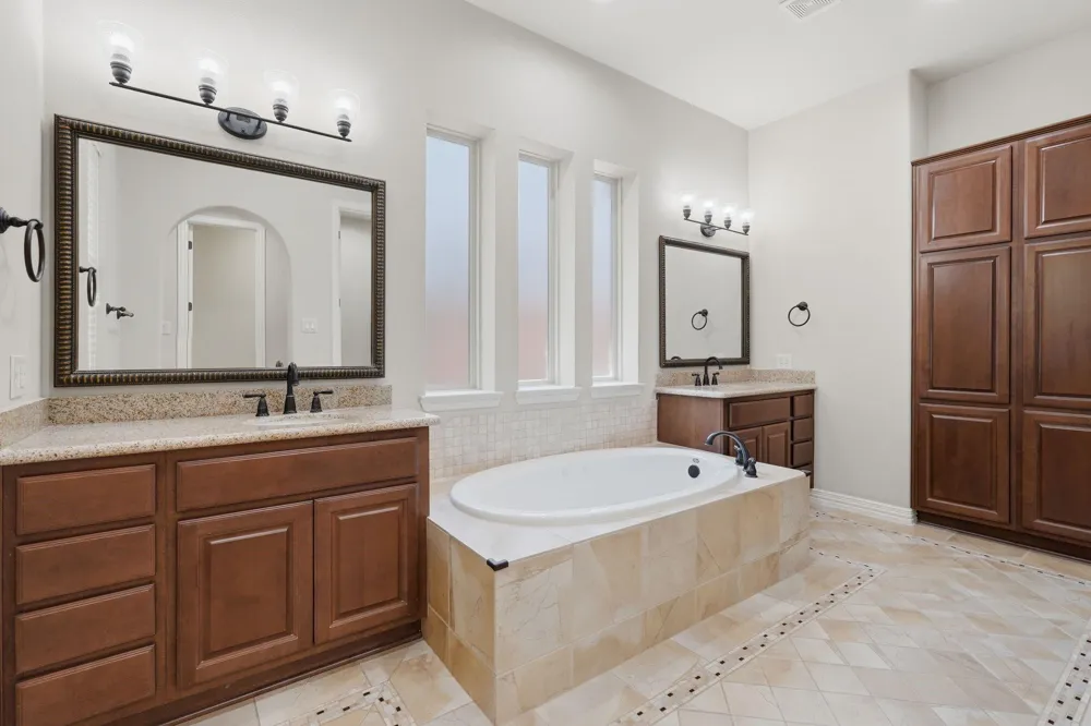 126 E Cove View Trail The Woodlands, TX 77389