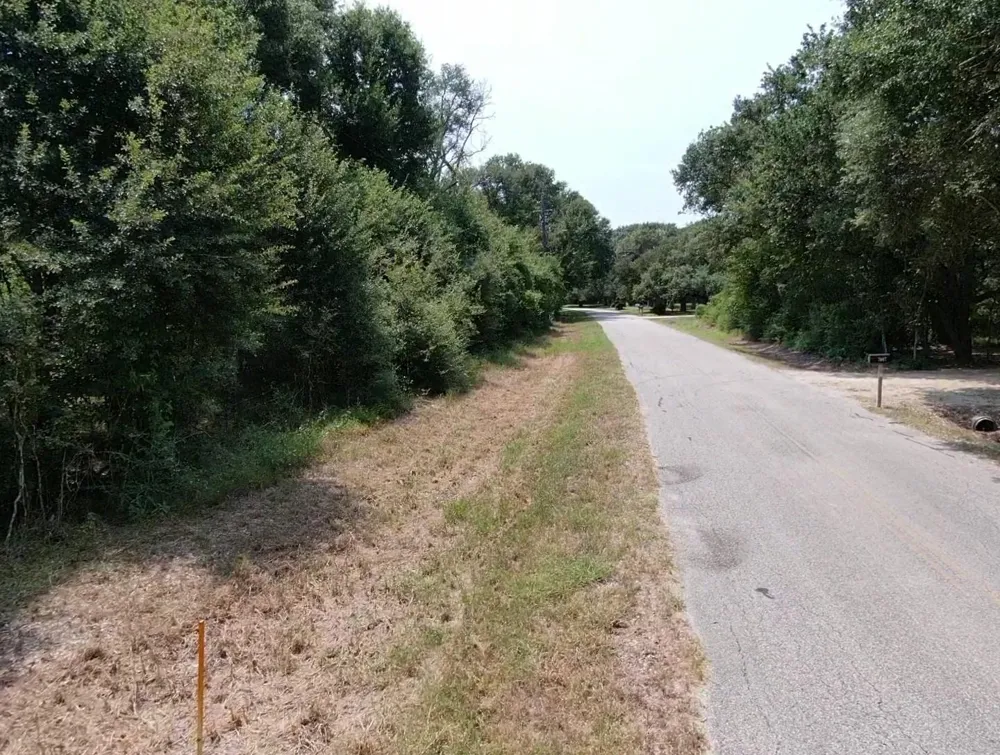 7800 Brazos River Road Damon, TX 77430
