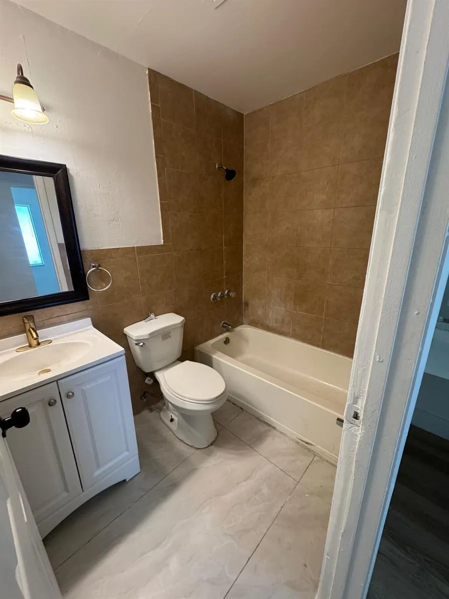5830 NW 21ST STREET #40-E Lauderhill, FL 33313