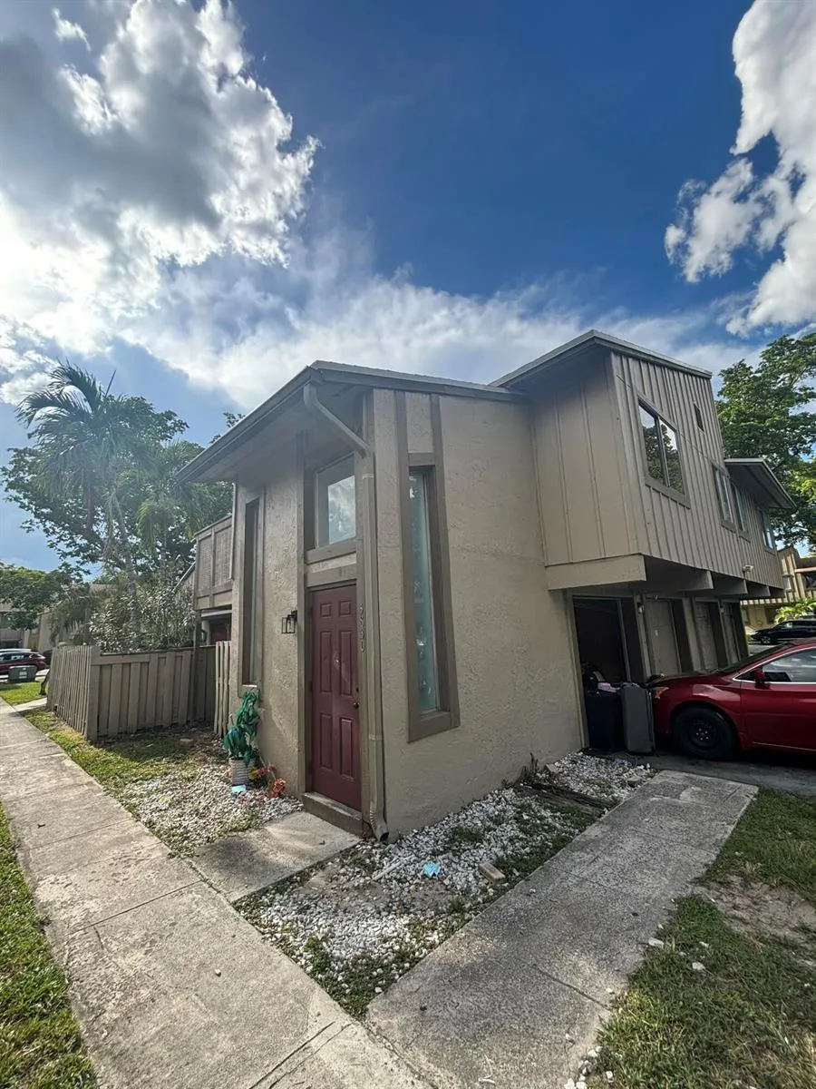 5830 NW 21ST STREET #40-E Lauderhill, FL 33313