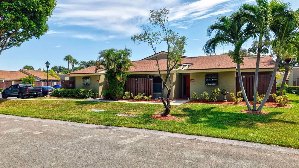 204 Meadows Drive Boynton Beach, FL 33436