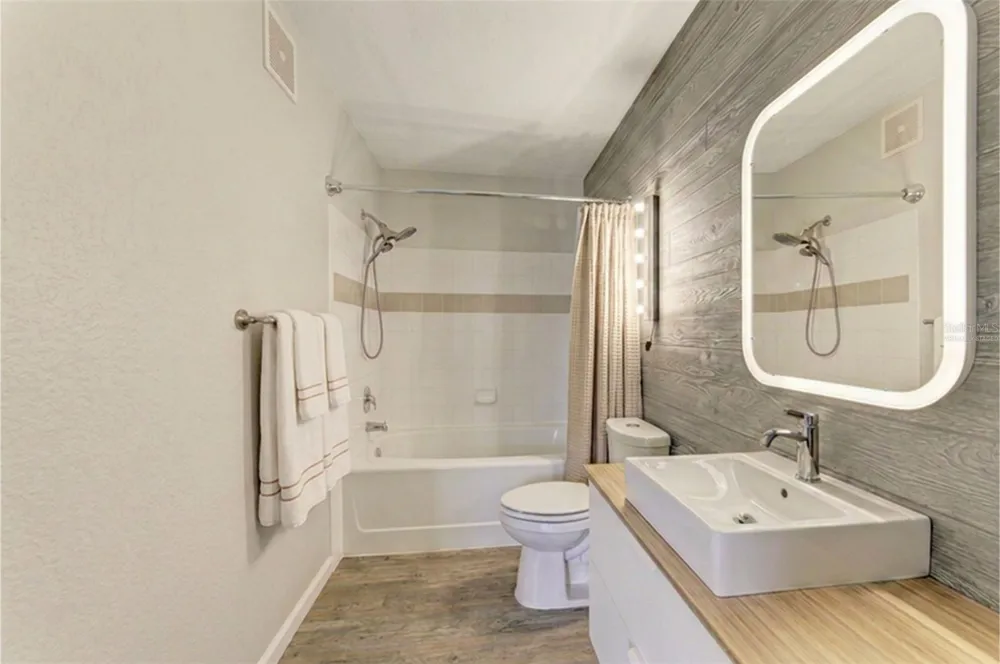 1195 VILLAGIO CIRCLE #101 Sarasota, FL 34237