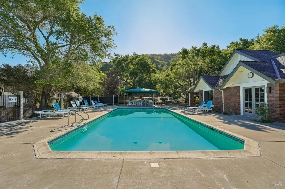 79 Village Circle San Rafael, CA 94903