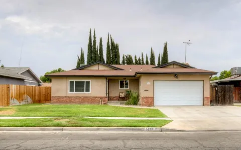 1488 E Los Altos Avenue