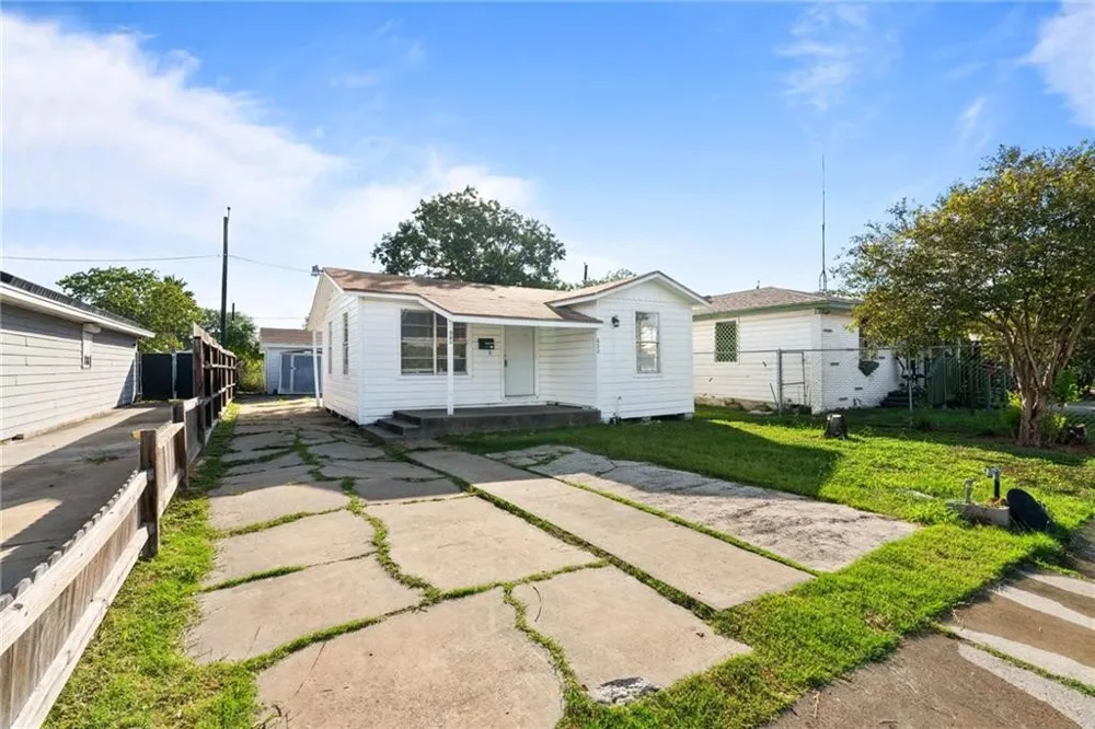 622 Airport #B Corpus Christi, TX 78405