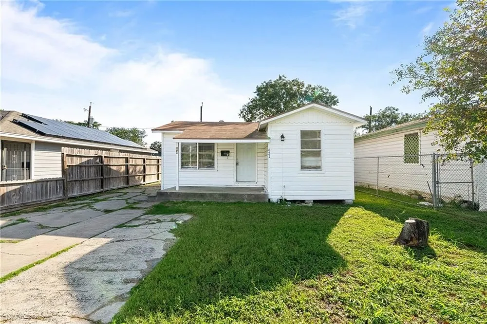 622 Airport #B Corpus Christi, TX 78405
