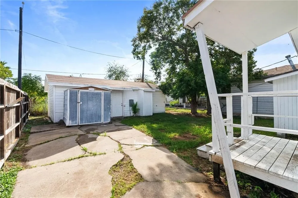 622 Airport #B Corpus Christi, TX 78405